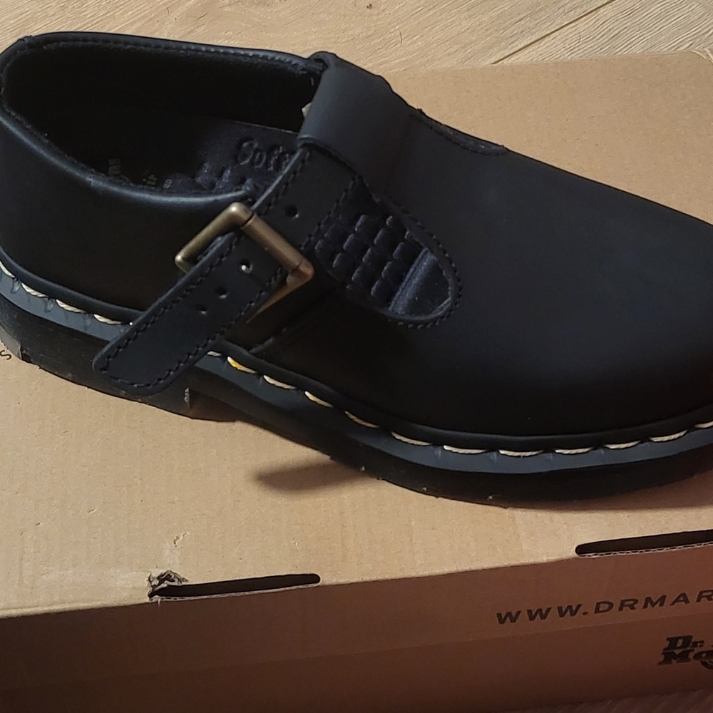 Dr. Martens Polley Nwt